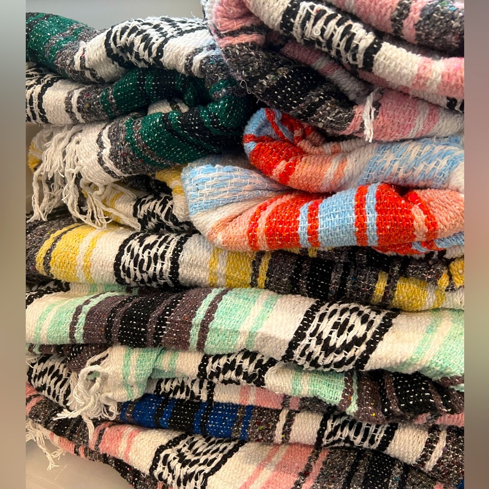 10-Pack Colorful Blankets for Your Winter Wedding!!
